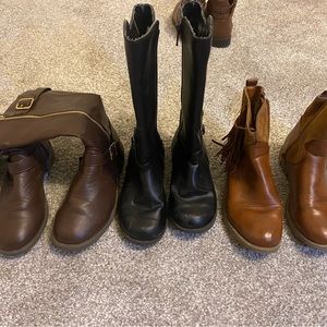 Girls boots $12 bundle - three pairs all size 1
